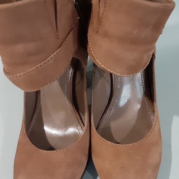 B Makovsky heels in a size 6 M - Picture 3 of 10